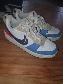Baskets Nike T. 37.5