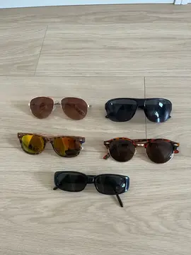 Lot de lunettes de soleil