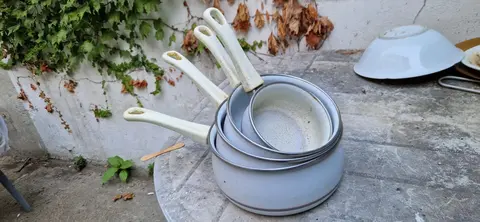 4 casseroles émaillées
