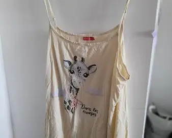 Nuisette vert jaune pour femme laver bon état dessins qui part taille 50/52