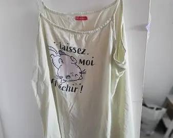 Nuisette pour femme laver bon état dessins qui part taille 50/52