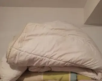 Grand couette de 2 personne blanc laver mais les tache ne parte pas