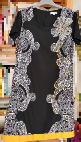 Robe taille 38, noire-motifs blancs customisée