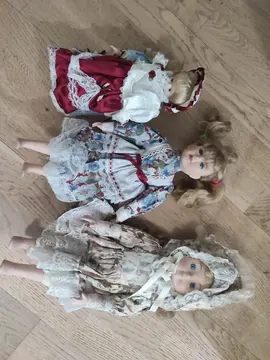 3 poupées en porcelaine