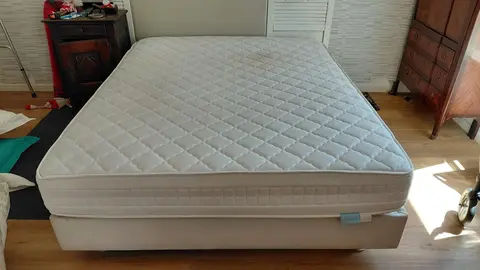 Lit matelas + sommier 160x200