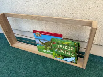 petite bibliothèque enfant à fixer au mur