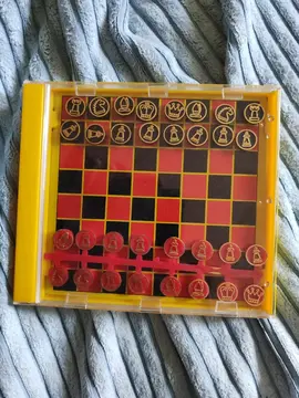 Jeux d'échecs dans boite CD DVD