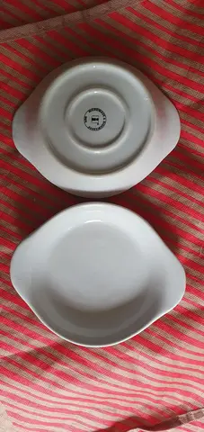 2 ramequins plats
