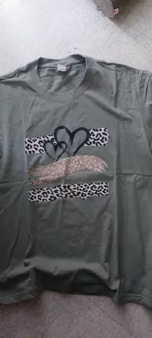 t shirt L