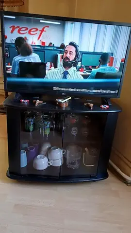 meuble TV 80 cm , bon état à roulettes