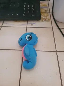 petite peluche hippocampe bleu bon état a laver
