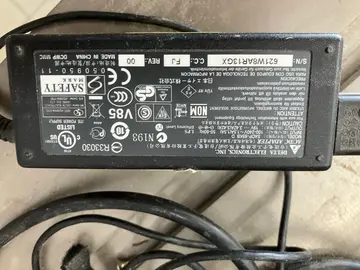 câbles et chargeur