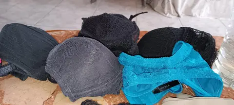 lot de sous vêtement taille 85b en haut et s en bas