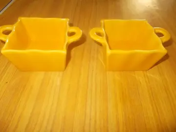 2 ramequins