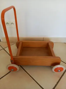 chariot de marche / trotteur/ en bois, années 80