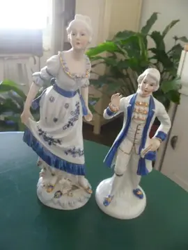 Figurine femme et jeune homme style porcelaine de Saxe