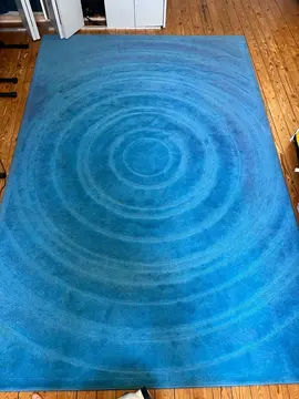 grand tapis bleu