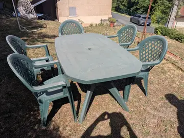chaise plastique et 5 chaises