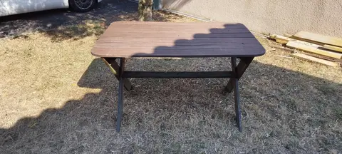 table de jardin en bois