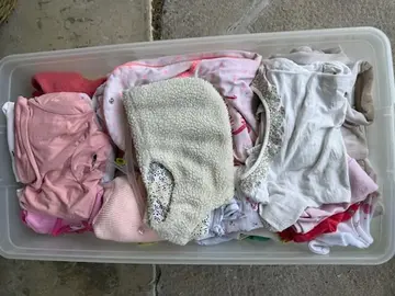 vêtements filles 24-36 mois et 4-5 ans