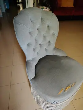 fauteuil velours avec dossier capitonné