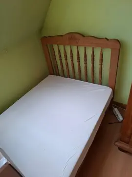 lit en bois 1place, avec sommier et matelas