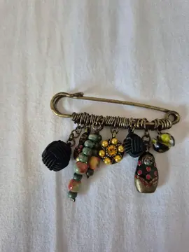 broche poupée russe