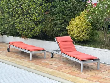 Chaises longues