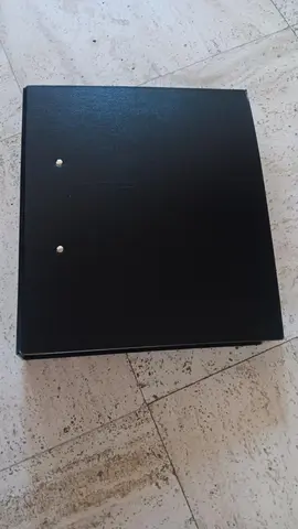 Grand classeur noir à spirales pour feuilles ou plastiques 23 cm x 30 cm