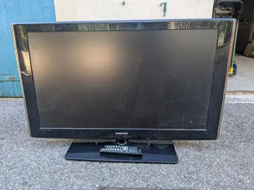 télévision Samsung 100 cm. lire description
