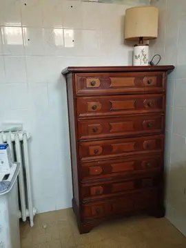 commode à sept tiroirs très pratique