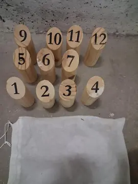 Jeu de quilles en bois (style Mölkky)