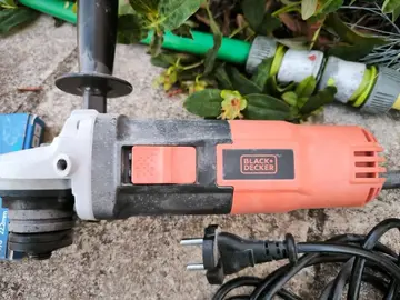 2 meuleuses black et decker avec accessoires
