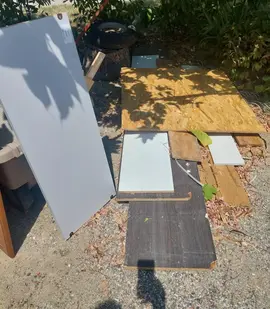 lot de bois à pendre avant orage prévu ce weekend ou déchetterie!
