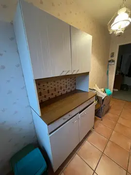 Buffet de cuisine + 2 chaises + 2 tabourets assortis en stratifié
