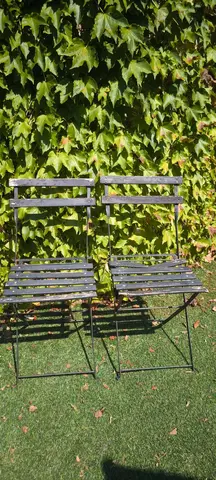 2 chaises bois