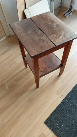 Petite table en bois
