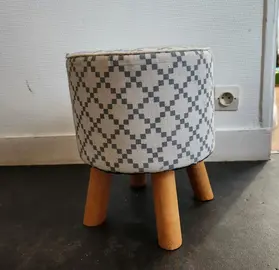 petit tabouret 3 pieds