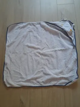 serviette bleue coin capuche