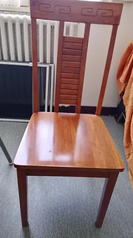 3 chaises en bois