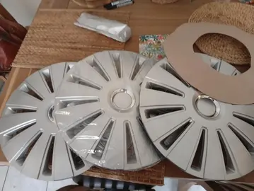 3 enjoliveurs 15'' neufs