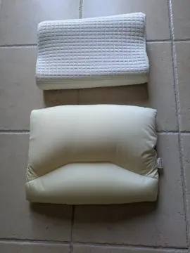 2 oreillers ergonomiques