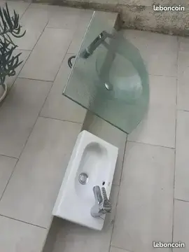 lavabo et évier et vasque en verre