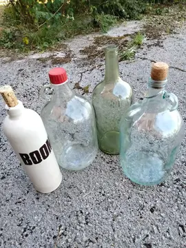 Bonbonnes, grands bouteilles, flacons
