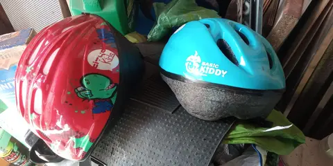 2 casques vélo enfant