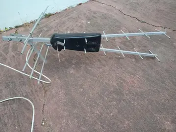 Antenne TV et mat 2 M