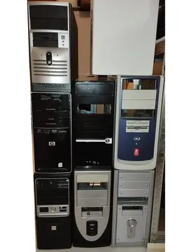 Lot de 9 unités centrales, tours, boîtiers, PC fixes