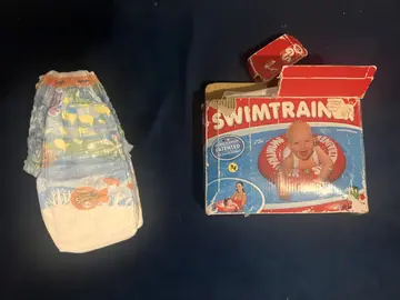 Bouée bébé + couches de bain