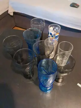 Lot de 10 verres sont 7 Coca et 1 Orangina