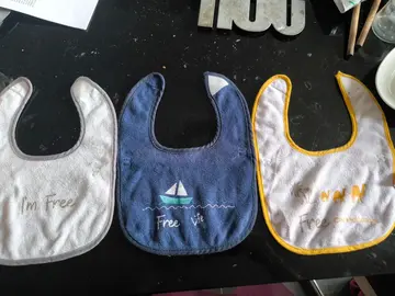 Lot de 3 mini bavoirs